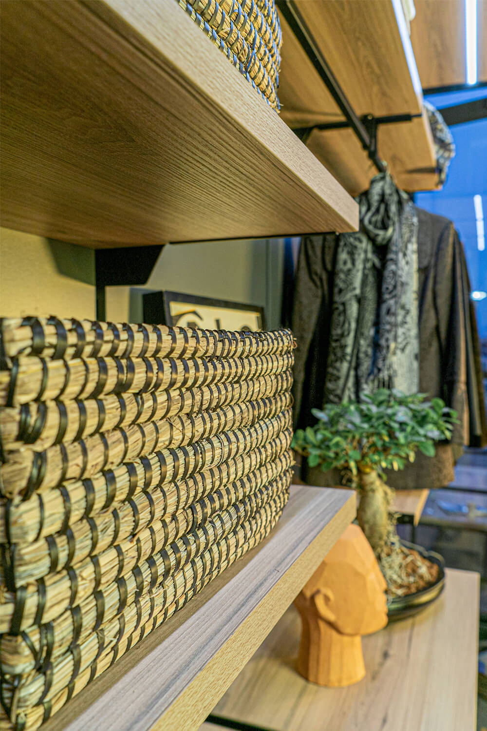 HUS living space - custom-made closet built-in wall unit, powder-coated Modular BIC system, Sahara Doors and colour blackened bronze handles.